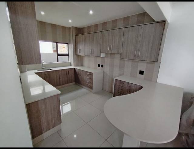 4 BEDROOM HOUSE FOR SALE IN IZINGA